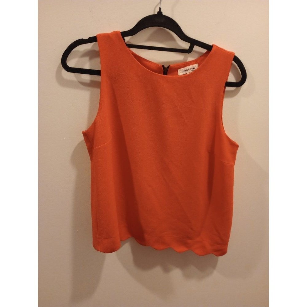 Tank Top with Scalloped hemline.